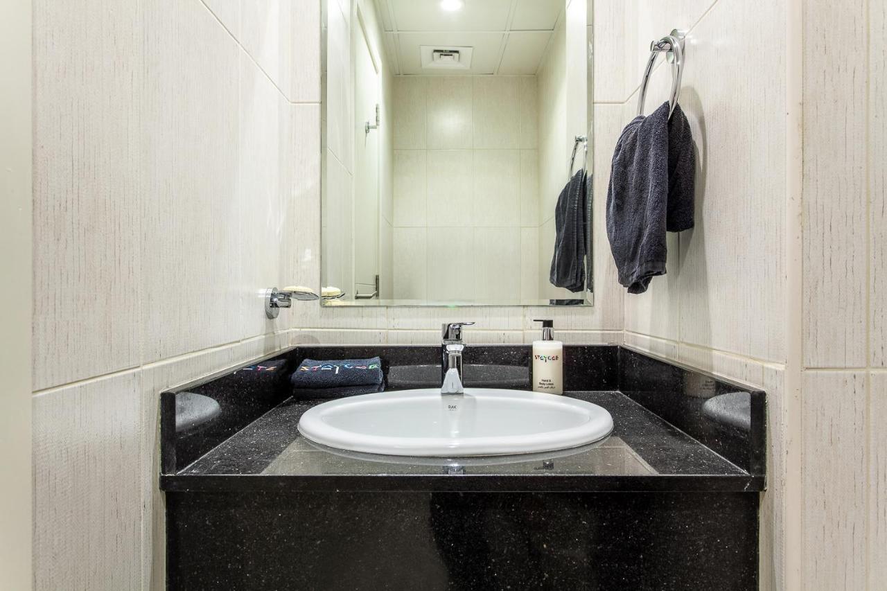 Staycae Holiday Homes - Tower 108 Dubai Eksteriør bilde